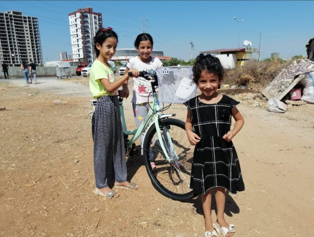 Başkan sözünü tuttu, çocuklar böyle güldü 