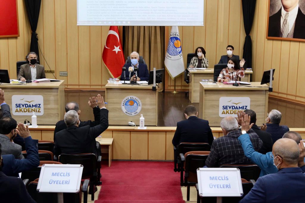 Belediye meclisinde bir tartışma: Serhat Bey kapitalist olduğundan…