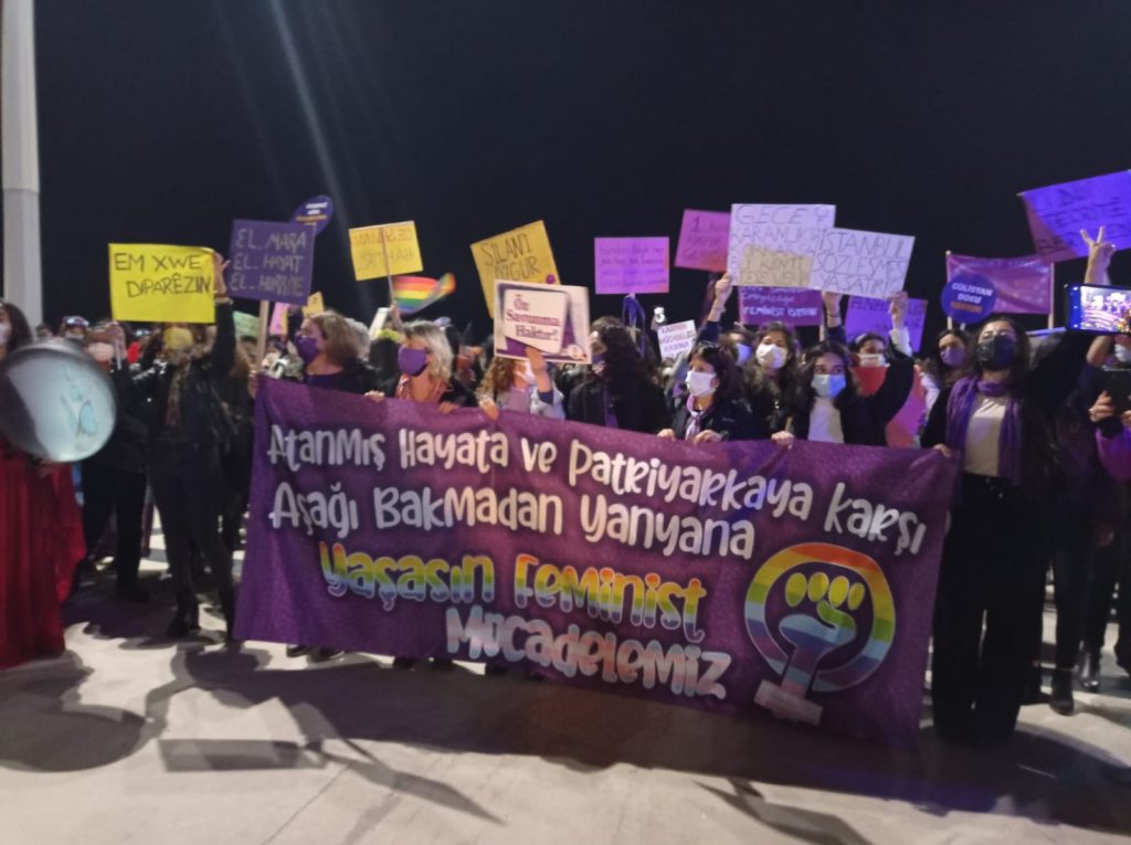 “Aşağıya bakmadan yan yana”