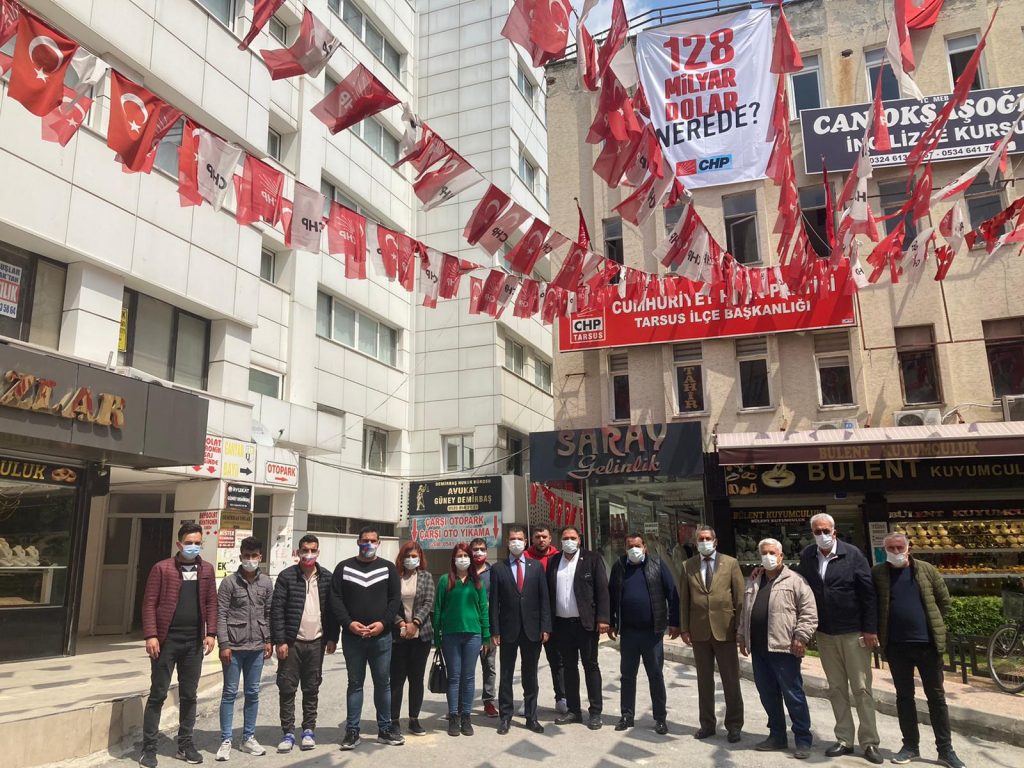 128 milyar nerede afişi Tarsus’ta da söküldü