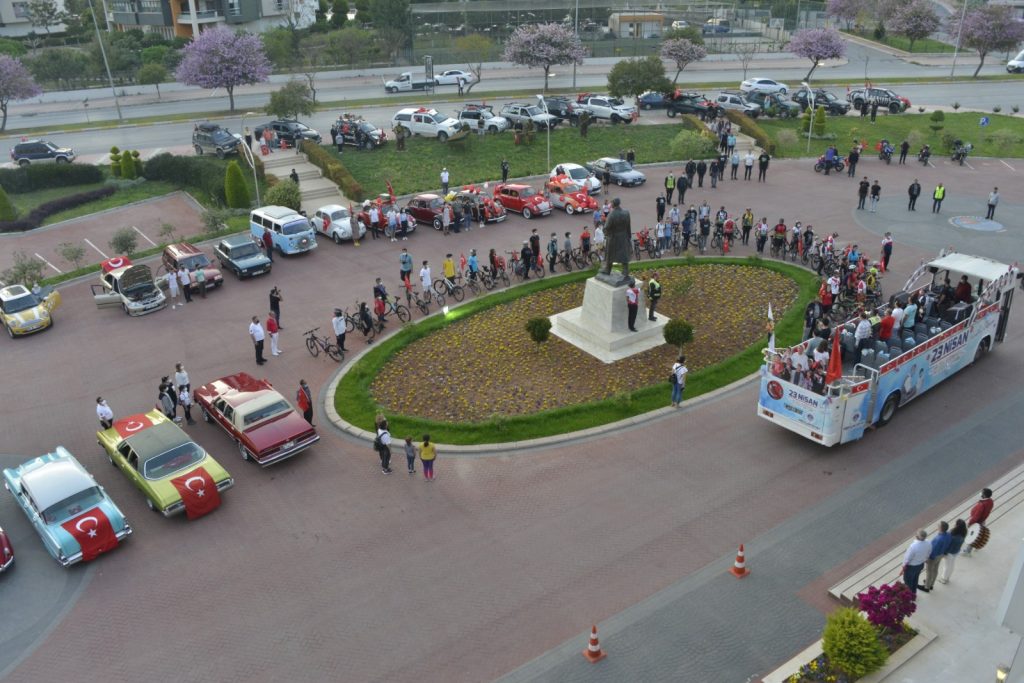 Yenişehir’de bayram coşkusu sokaklara taştı