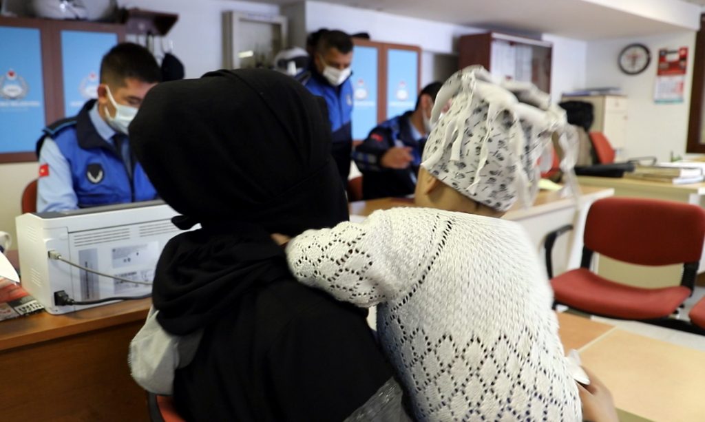 Üzerine kayıtlı bir evi, bir arabası var ama dilencilik yapıyor