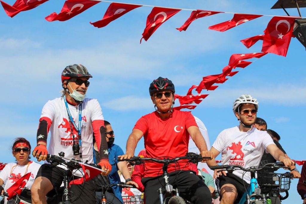 Bayram coşkusu bisiklet turuyla yaşandı