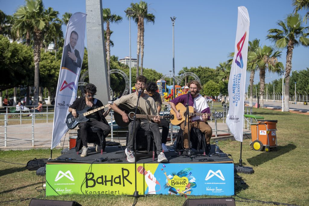 Aylardır sahne alamayan müzisyenler belediyenin konserleri sayesinde ayakta kaldı