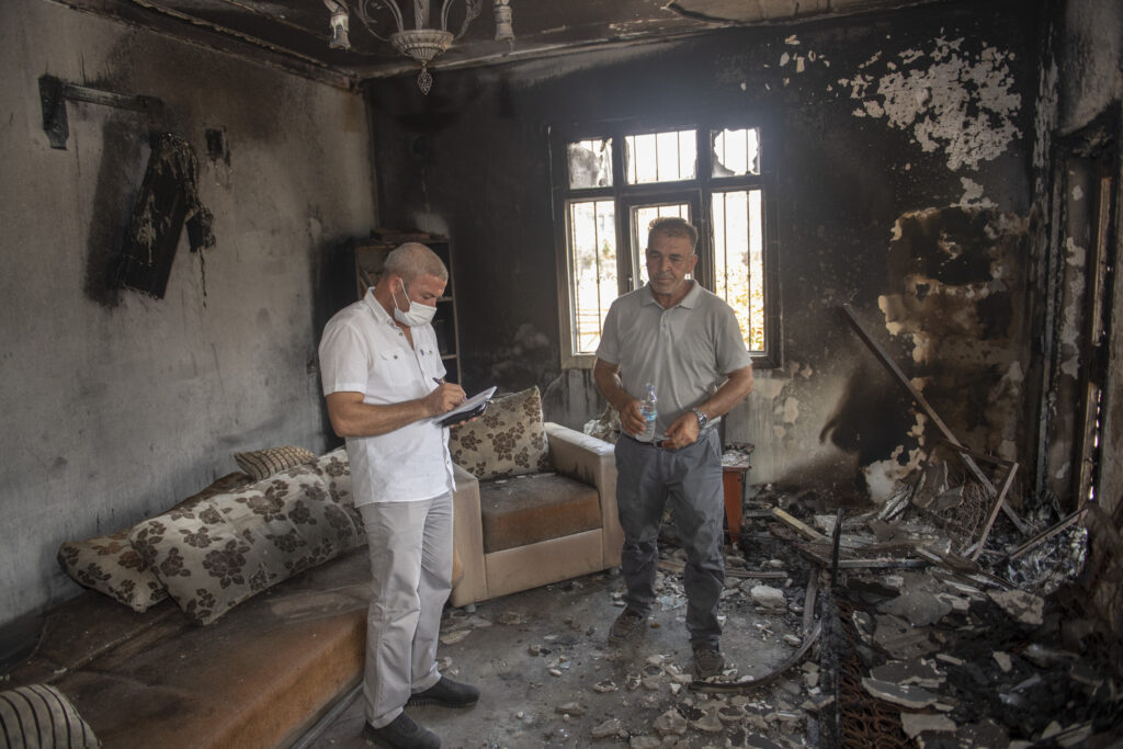 Yangının ardından evlerde bu görüntüler kaldı