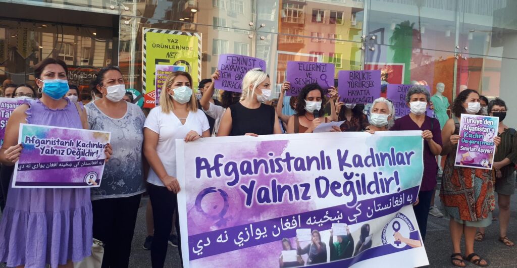 “Sesimizi Afganlı kızkardeşlerimizin sesine katıyoruz”