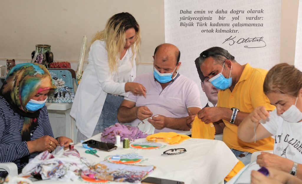 Elinde oya, gidiyor kursa…