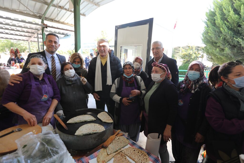 Usta gazeteciler Mezitli Kadın Üretici Pazarında