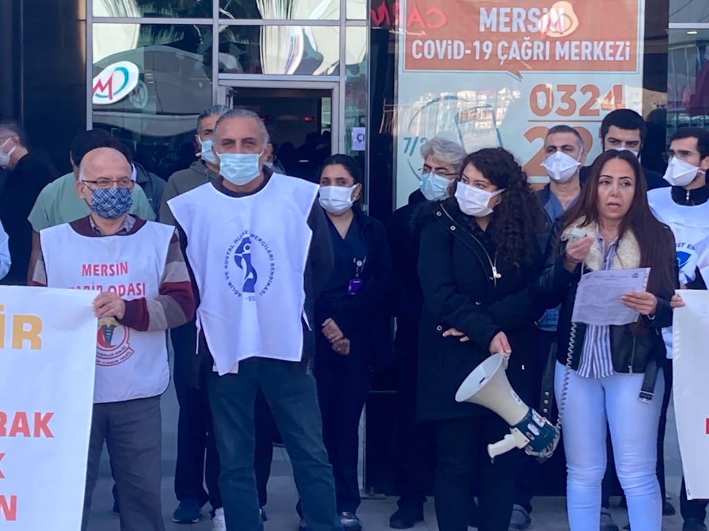 Sağlıkçılar Şehir Hastanesi önünde eylemdeydi: Geçinemiyoruz