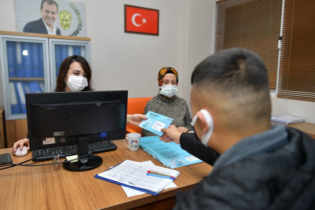 Öğrenciye bir müjde de Vahap Seçer’den: 350 TL hesaplara yattı