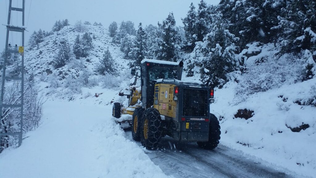 Şehirde yağmur, yaylalarda kar