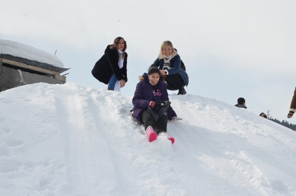 Çocuklara eğlence, ailelere destek
