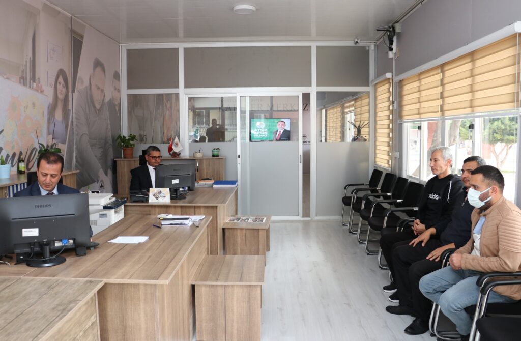 Kariyer Merkezi iş arayanlara umut oluyor