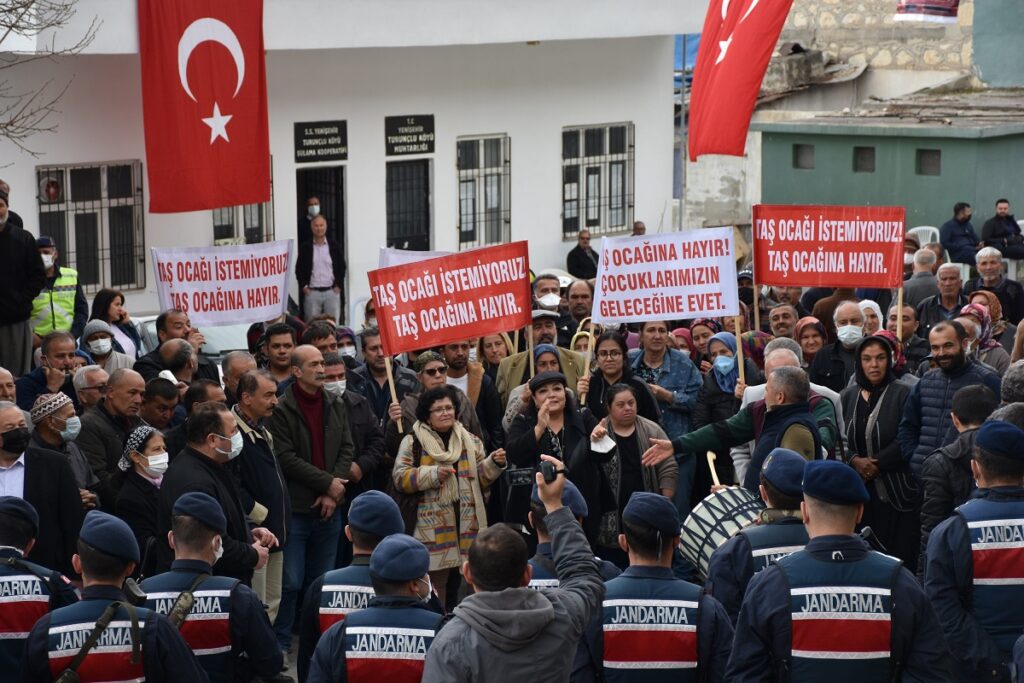 Köylüler taşocağına karşı direniyor