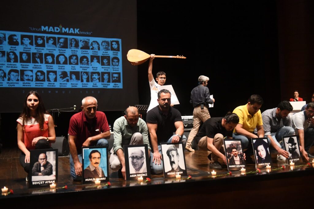 Sivas’ta katledilen aydınlar için Yenişehir’de anma