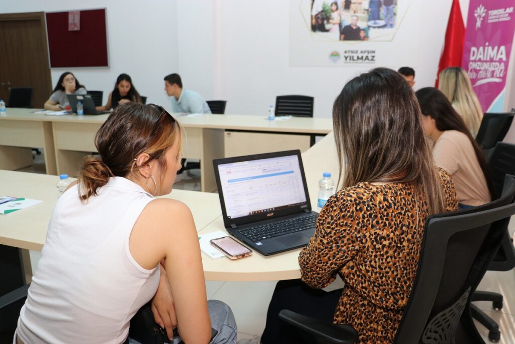 Toroslar Belediyesinden ücretsiz “tercih danışmanlığı” hizmeti