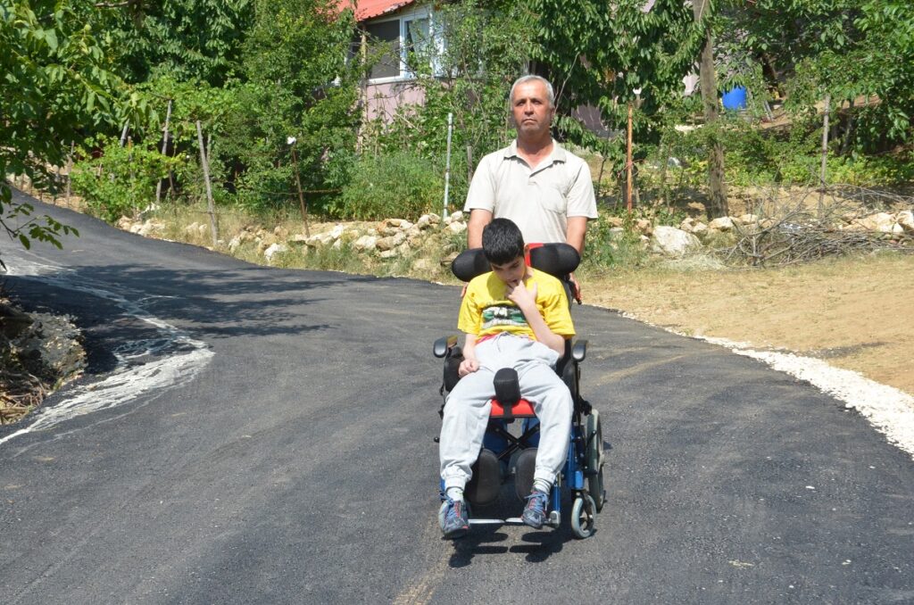 Kerem istedi, belediye asfaltladı