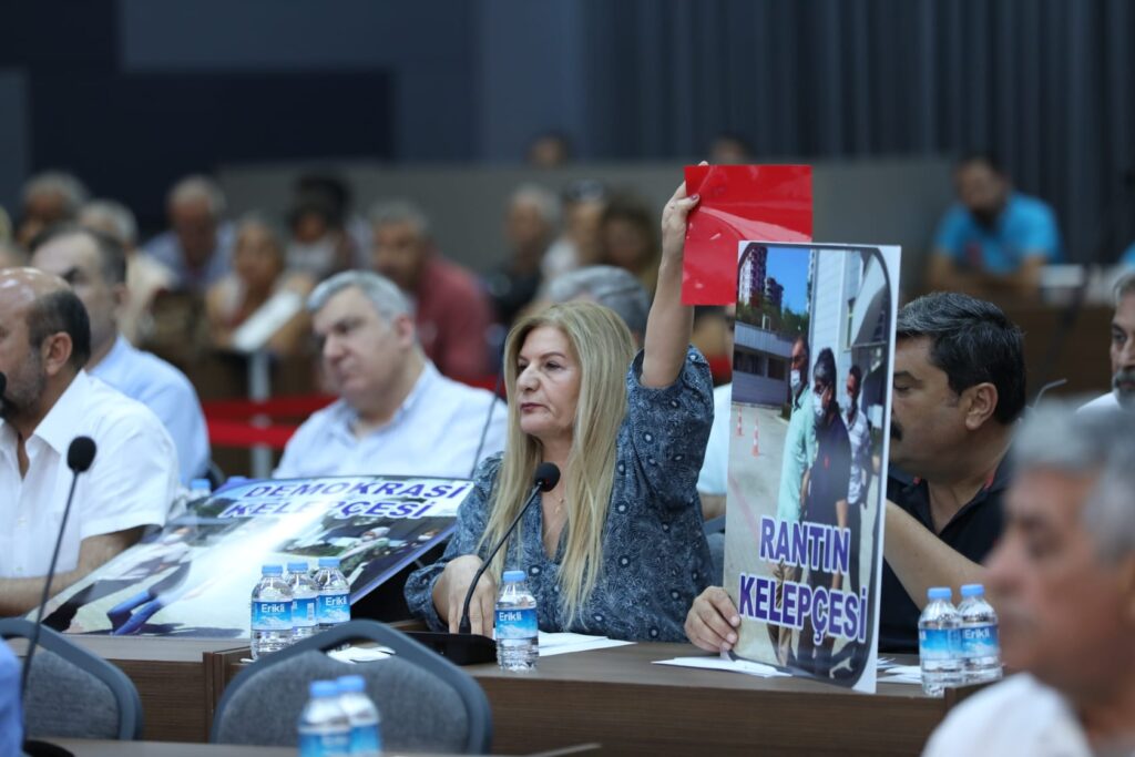 Mecliste ters kelepçe protestosu