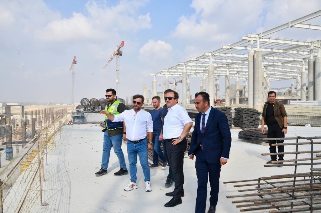 Vali Pehlivan, havalimanı inşaatını gezdi