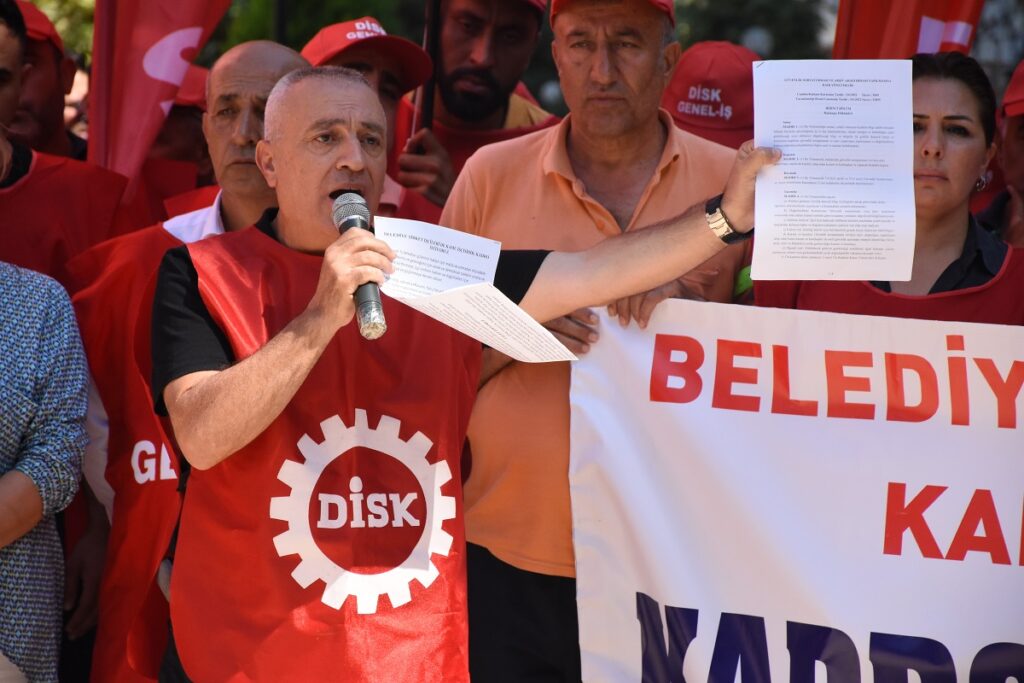 İşçiden MHP’li vekile tepki: Çöpçüyle, asfaltçıyla uğraşıyorlar!