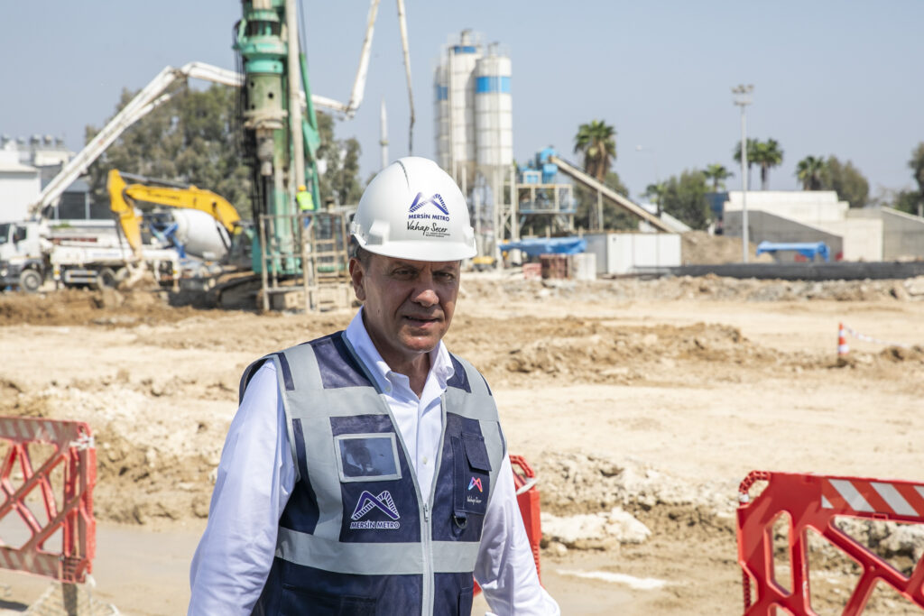 Vahap Seçer: Metroyu yapacağız