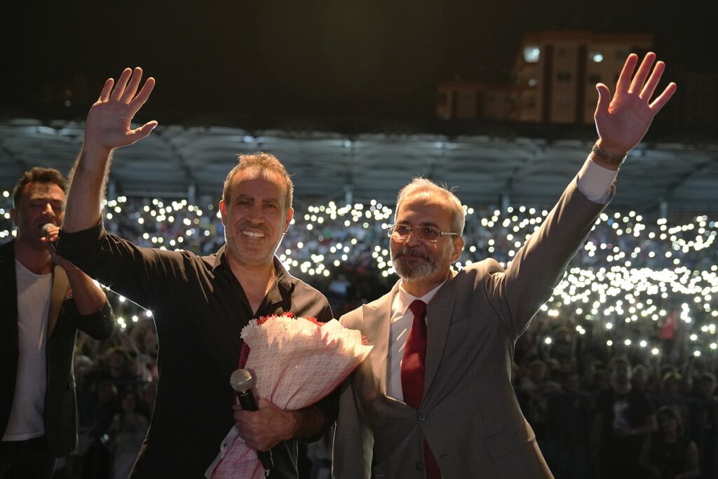Haluk Levent on binlerce Tarsuslu ile İl’le de Tarsus dedi