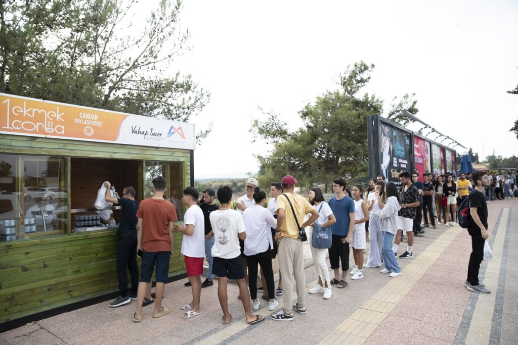 Gençlere sağlıklı ve ucuza beslenme imkânı   