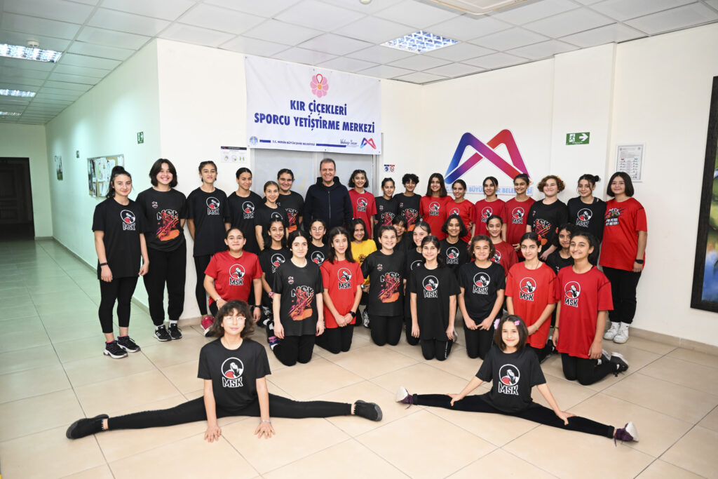 Vahap Seçer “kır çiçekleri” ile buluştu