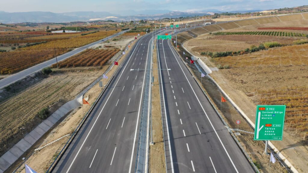 Mersin OSB’nin yıllardır beklediği yol açıldı