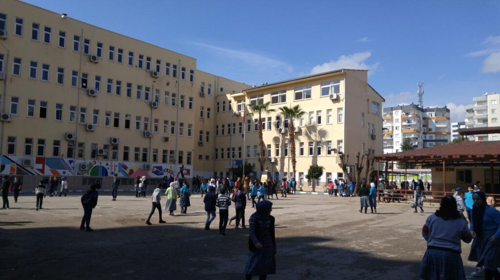 O müdür şimdi de dayakla gündemde