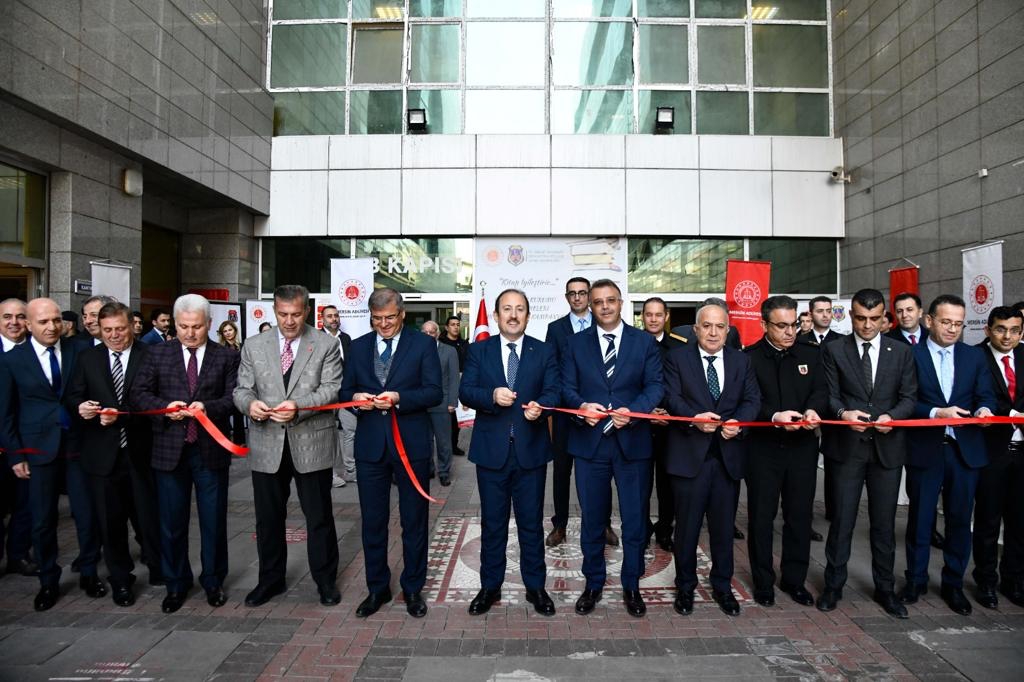 “Kitap İyileştirir”