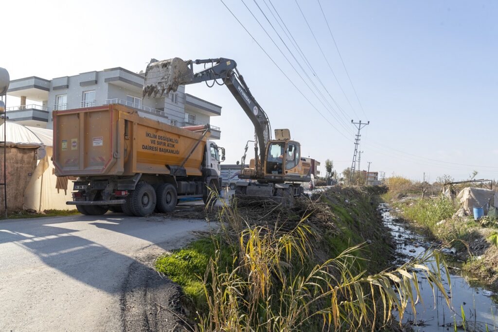 Tehlike arz eden atıklar temizleniyor   