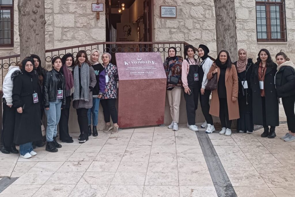 Toroslar Belediyesi üniversiteli gençleri ağırladı