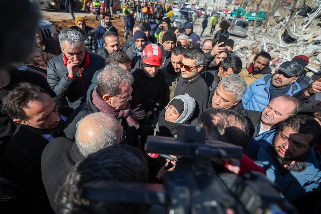 Mersin, depremzedelere kucak açtı