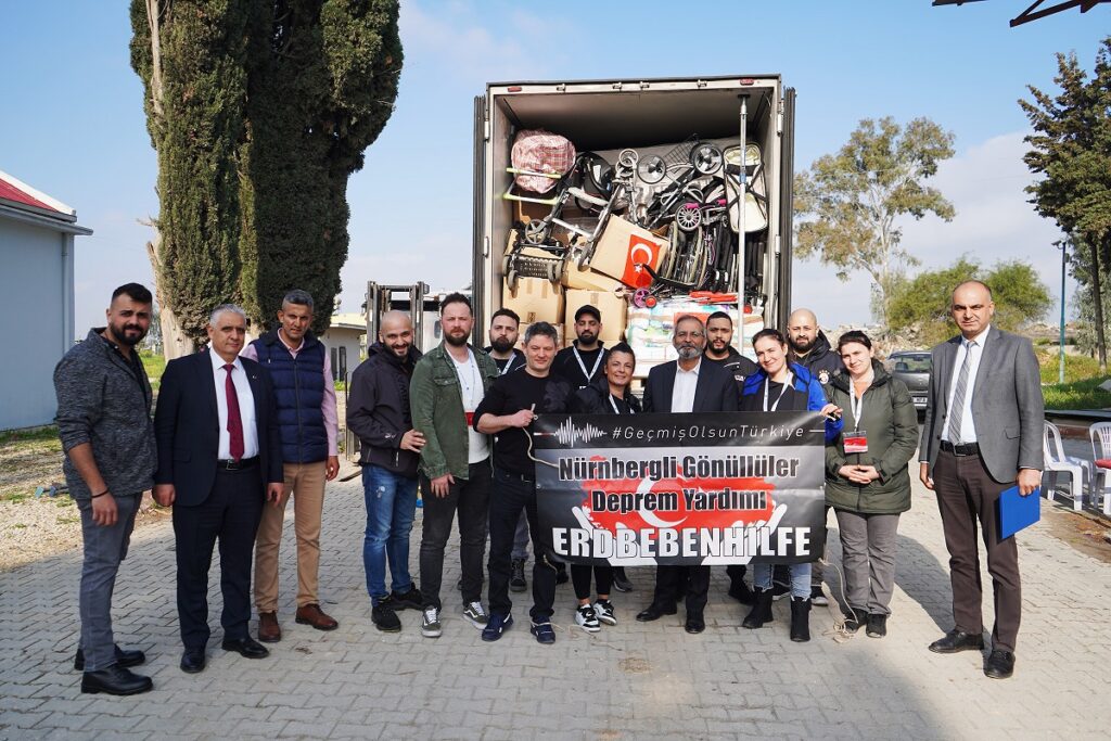 Almanya’daki gönüllülerden depremzedeler için 2 yardım tırı