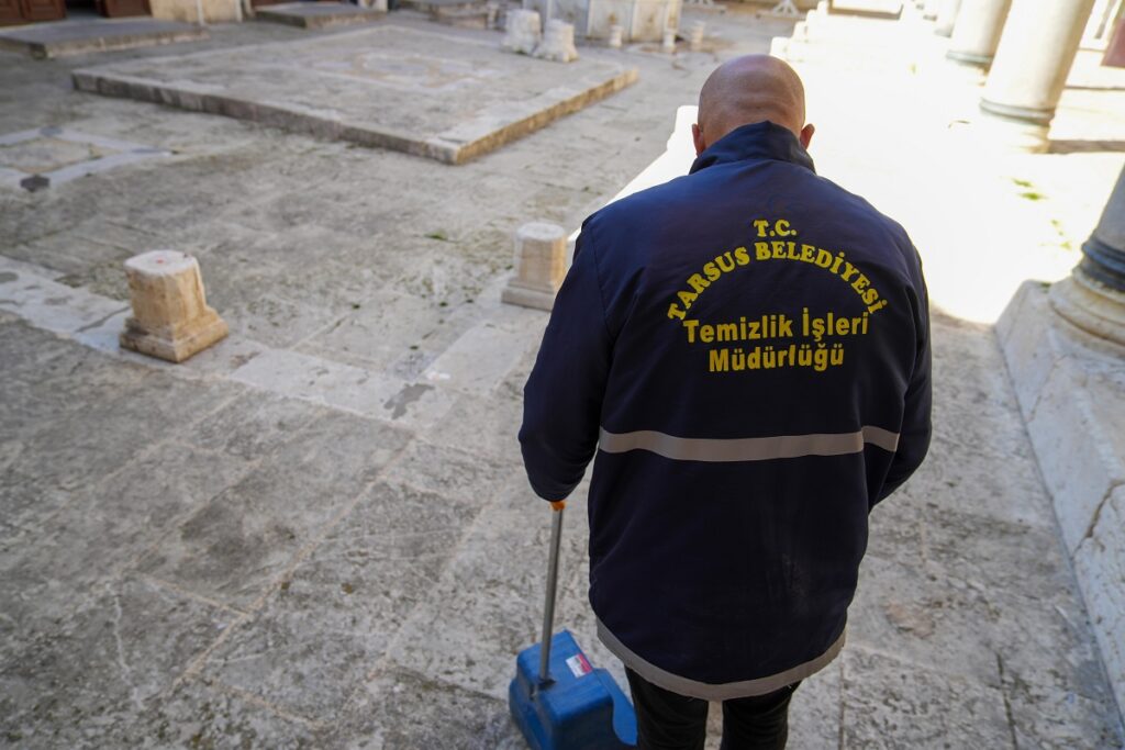 Tarsus’un ibadethaneleri temizleniyor
