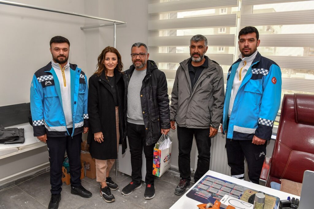 Mersin Büyükşehir’den sağlık çalışanlarına malzeme desteği