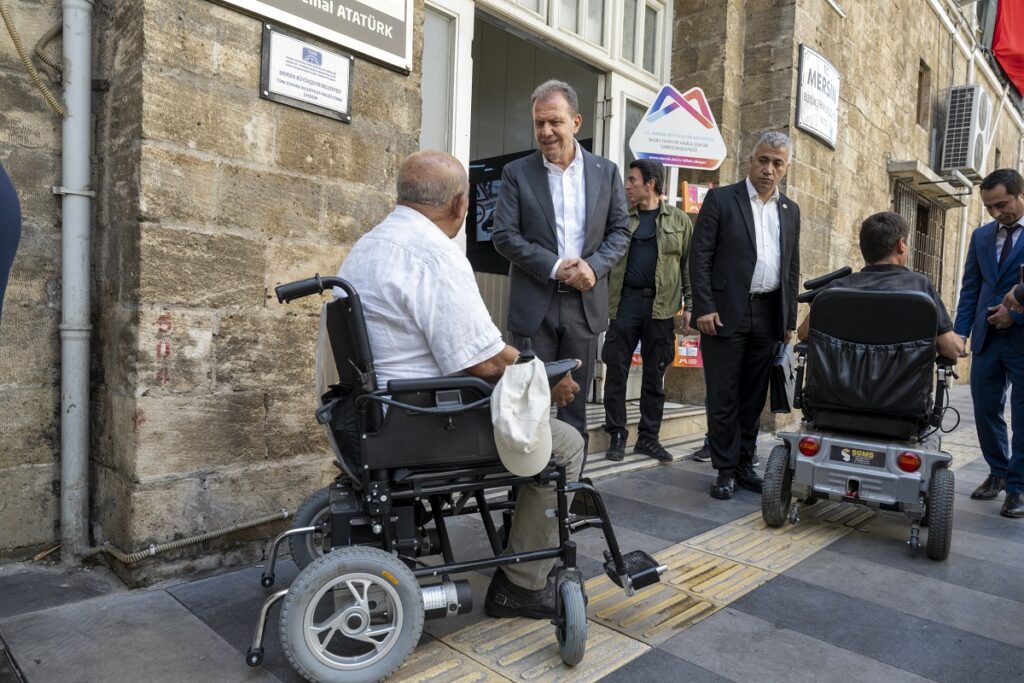 “Mersin’de engelliler yolda kalmıyor”