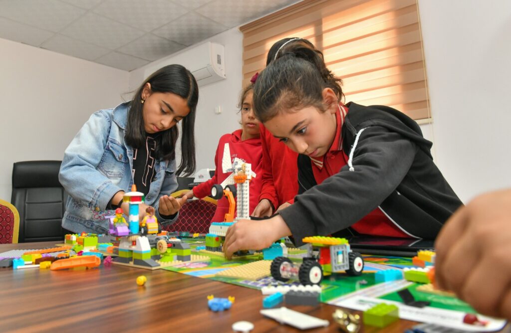 Minik bilim kahramanları buluşturuyor