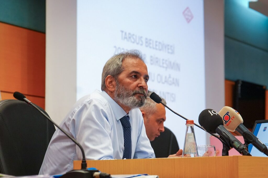 Bozdoğan kılıçları çekti