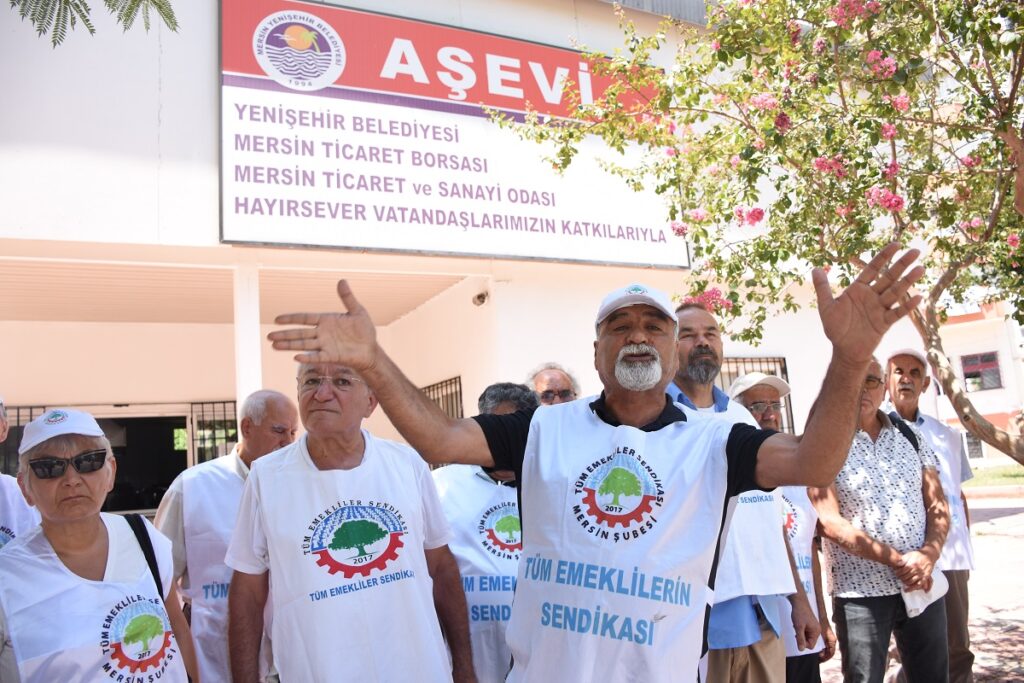 Emekliler: Sadaka değil, hakkımızı istiyoruz