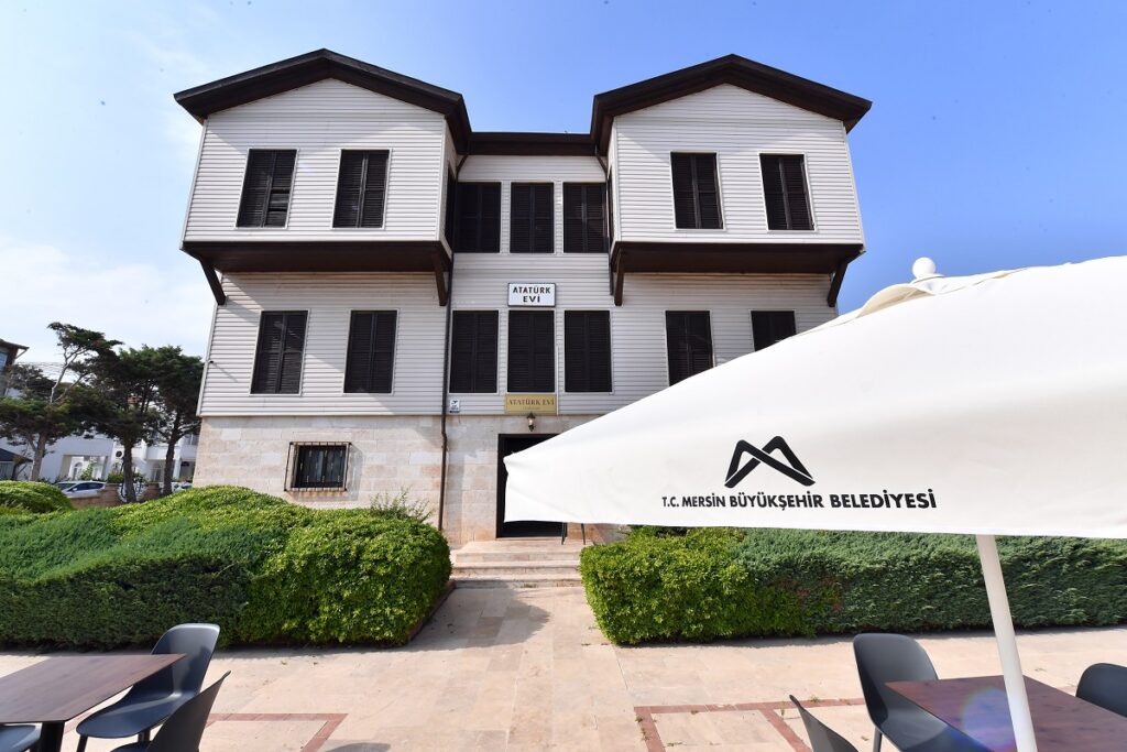 Taşucu Atatürk Evi ziyaretçilerini bekliyor