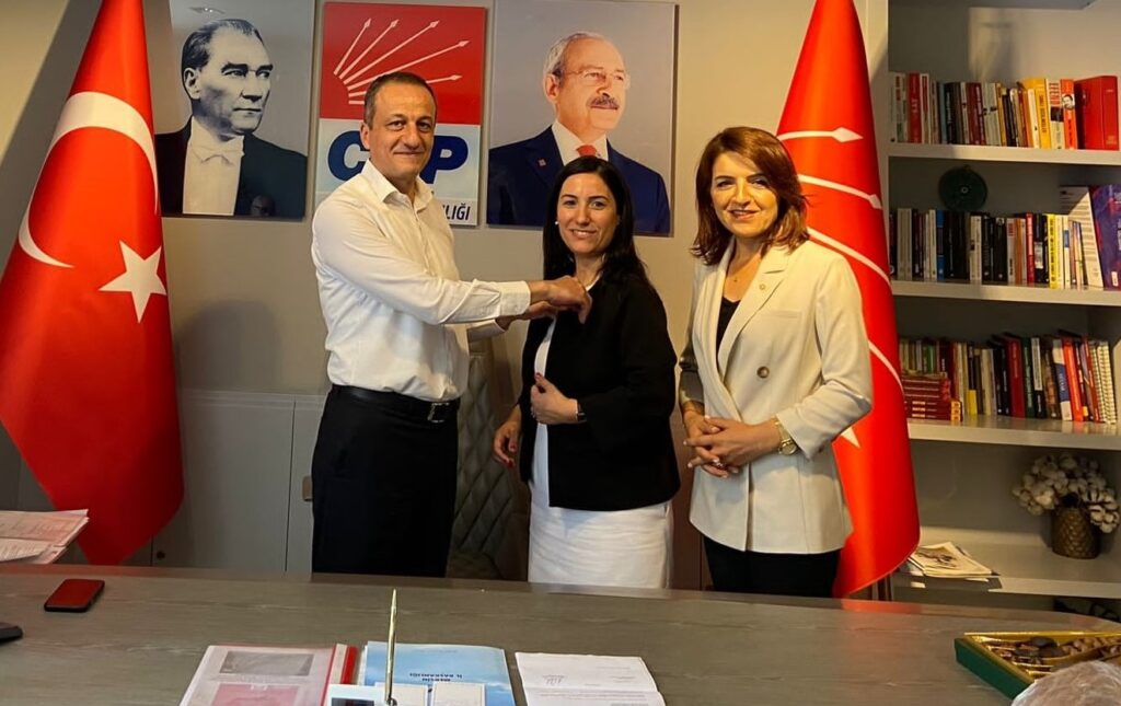 İş kadını Deniz Fedai CHP’ye katıldı