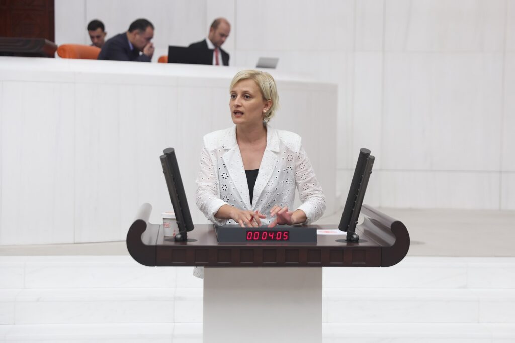 Perihan Koca o ziyareti sordu: AKP il başkanı müdürleri ayağına mı çağırdı?