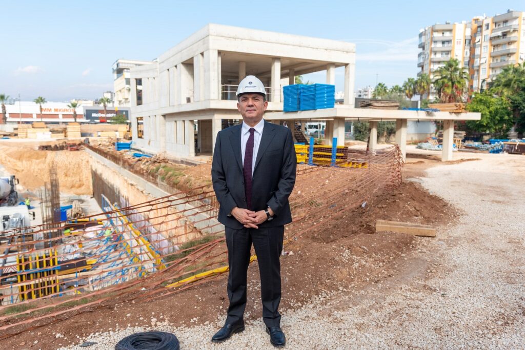 Başkan Özyiğit, inşaatı devam eden 3 projeyi yerinde inceledi