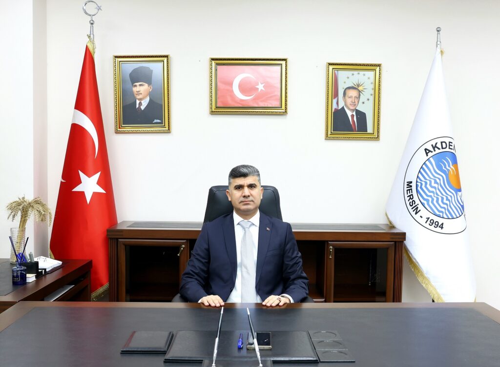 Kayyum koltuğa oturdu