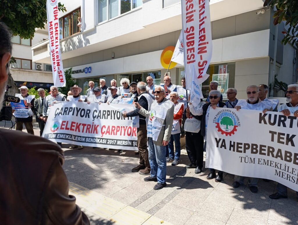 EMEKLİLERDEN  ELEKTRİK ZAMMI PROTESTOSU