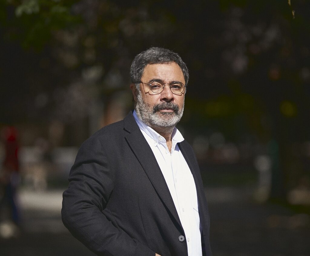 Mersin Kenti Edebiyat Ödülü Ahmet Ümit’e verildi