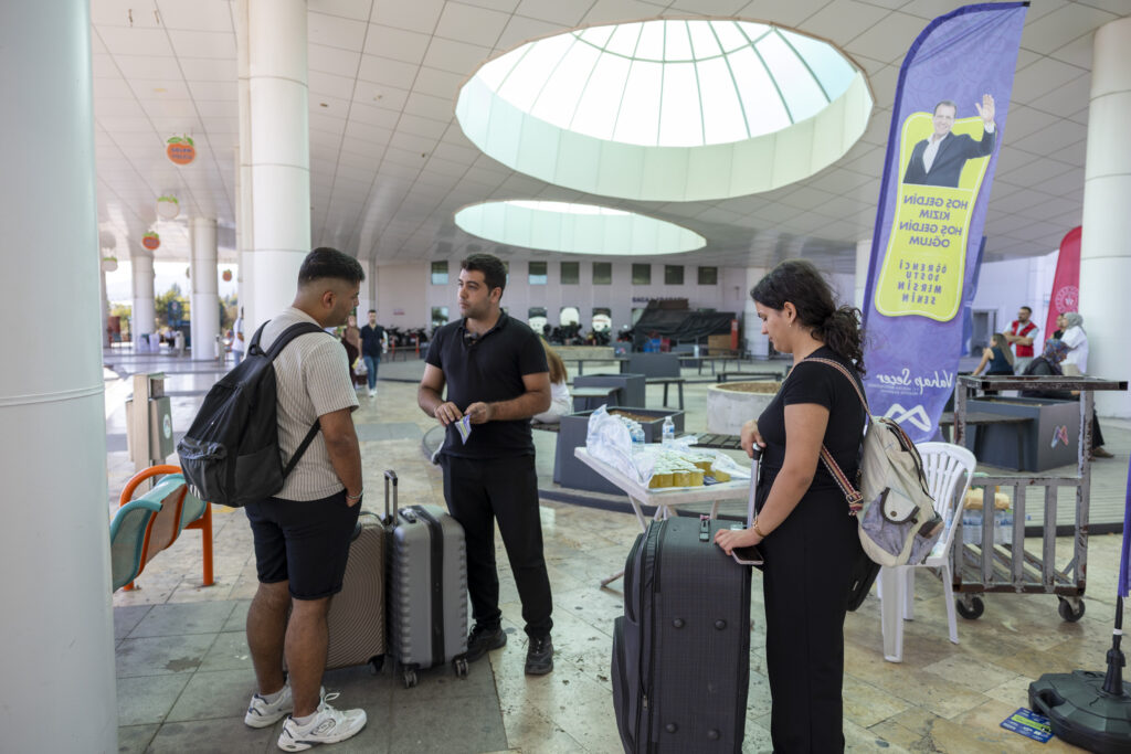Öğrenciler otogarda karşılanıyor