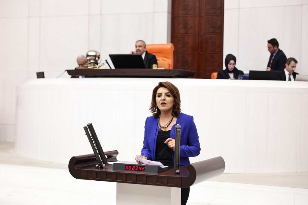 Öğretmene kölelik dayatılıyor,  Bakanlık sessiz kalıyor!